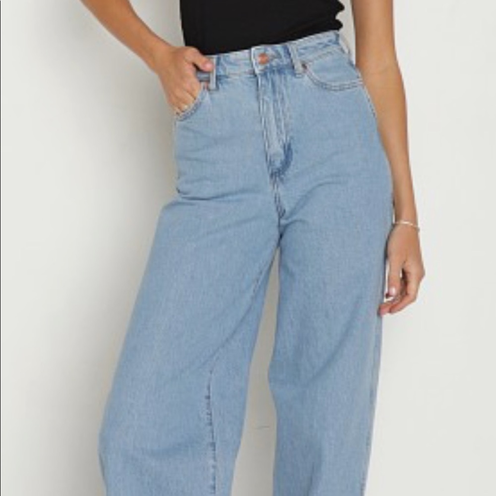 Wranglers high rise barrel jeans